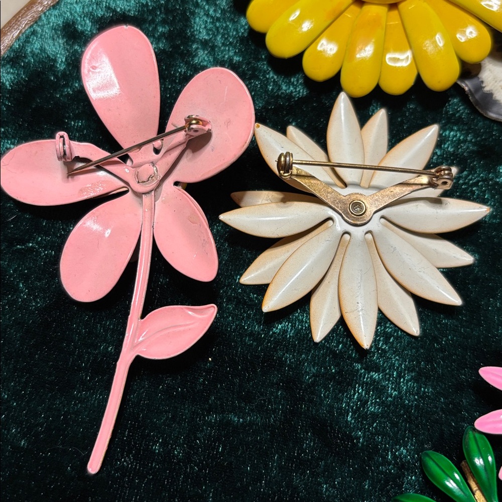 Bundle of 11 vintage flower brooches & earrings - Picture 14 of 14